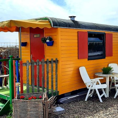 B&B Boerderij Rust, In Pipowagens! Den Helder Exterior photo